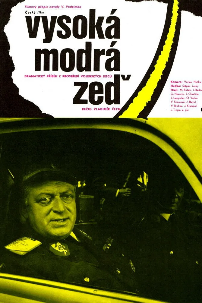 Vysoká modrá zeď
