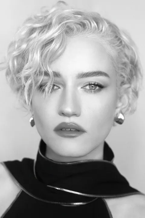 Julia Garner – fotografie