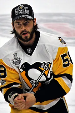 Kris Letang — Michael Miller, CC BY-SA 4.0, Wikimedia Commons Kris Letang