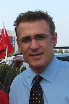 Ron Francis — akulawolf, CC BY-SA 2.0, Wikimedia Commons Ron Francis