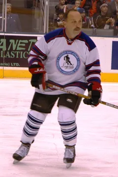Bryan Trottier — Horge, CC BY 3.0, Wikimedia Commons Bryan Trottier